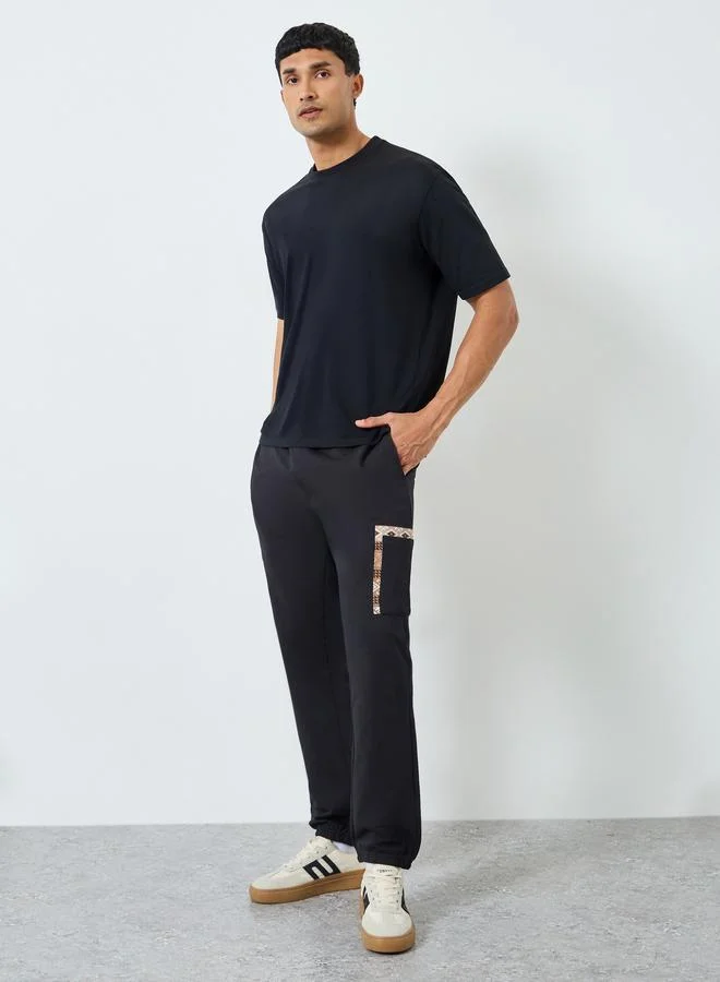 ستايلي جوغر بطبعة جرافيك وقصة سليم فت